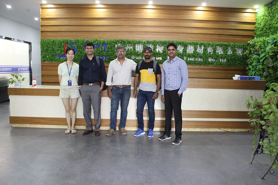 印度客戶來(lái)中國(guó)采購(gòu)健身器械